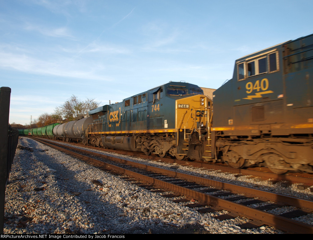 CSX 744